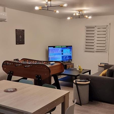 Belle Maison Climatisee Renovee Pac-Man Entre Collegues, Amis, Famille - Barbecue - Netflix - Prime - Baby Foot 50Cts Saint-Seurin-sur-l'Isle Ngoại thất bức ảnh