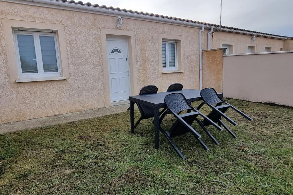 Belle Maison Climatisee Renovee Pac-Man Entre Collegues, Amis, Famille - Barbecue - Netflix - Prime - Baby Foot 50Cts Saint-Seurin-sur-l'Isle Ngoại thất bức ảnh