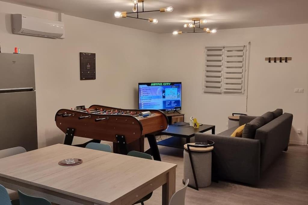 Belle Maison Climatisee Renovee Pac-Man Entre Collegues, Amis, Famille - Barbecue - Netflix - Prime - Baby Foot 50Cts Saint-Seurin-sur-l'Isle Ngoại thất bức ảnh