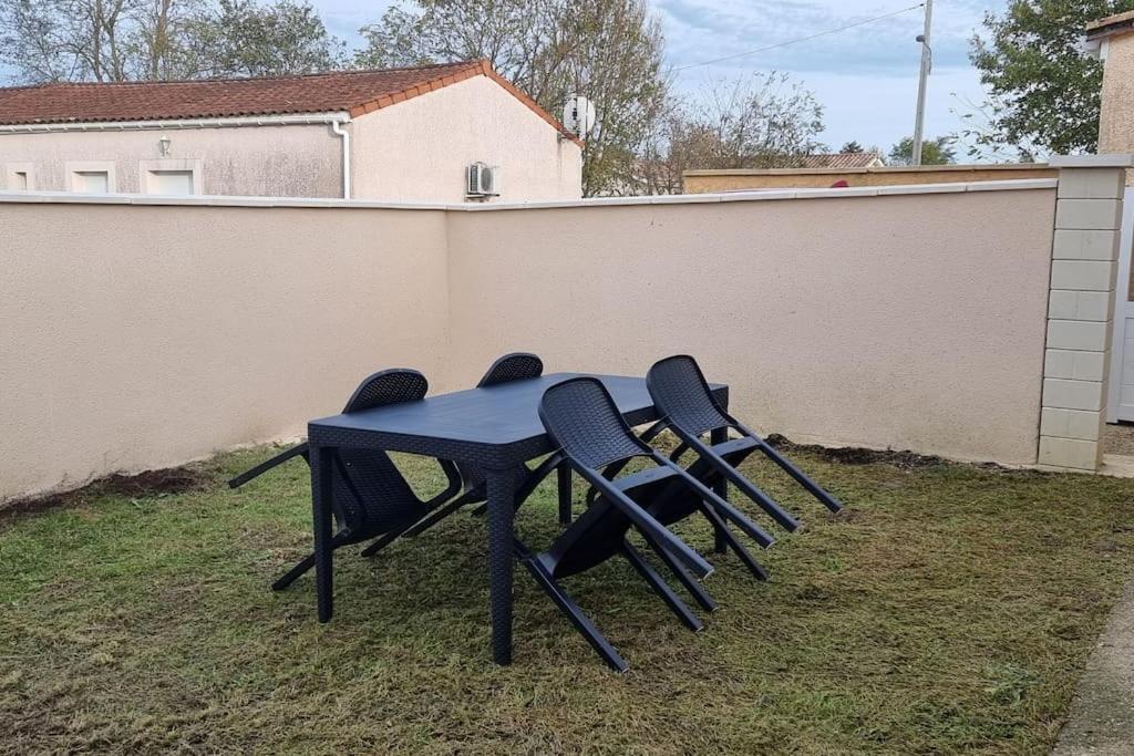 Belle Maison Climatisee Renovee Pac-Man Entre Collegues, Amis, Famille - Barbecue - Netflix - Prime - Baby Foot 50Cts Saint-Seurin-sur-l'Isle Ngoại thất bức ảnh